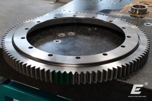 DREHVERBINDUNGEN-slewing-rings-ralle-di-rotazione-evolmec-опорно-поворотные-устройства-coronas-giratorias-inner-outer-hardened-gear-002