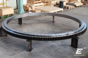 DREHVERBINDUNGEN-slewing-rings-ralle-di-rotazione-evolmec-опорно-поворотные-устройства-coronas-giratorias-inner-outer-hardened-gear-003