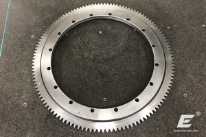 DREHVERBINDUNGEN-slewing-rings-ralle-di-rotazione-evolmec-опорно-поворотные-устройства-coronas-giratorias-inner-outer-hardened-gear-005