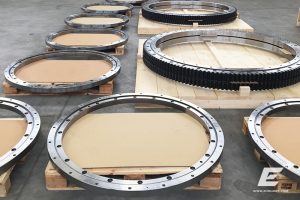 DREHVERBINDUNGEN-slewing-rings-ralle-di-rotazione-evolmec-опорно-поворотные-устройства-coronas-giratorias-inner-outer-hardened-gear-006