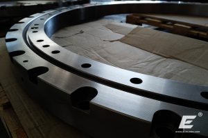 DREHVERBINDUNGEN-slewing-rings-ralle-di-rotazione-evolmec-опорно-поворотные-устройства-coronas-giratorias-inner-outer-hardened-gear-009