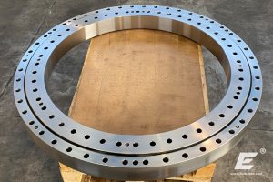 DREHVERBINDUNGEN-slewing-rings-ralle-di-rotazione-evolmec-опорно-поворотные-устройства-coronas-giratorias-inner-outer-hardened-gear-012