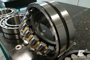spherical-roller-bearings-cuscinetti-orientabili-rulli-botte-pendelrollenlager-large-size-сферические-роликоподшипники-006