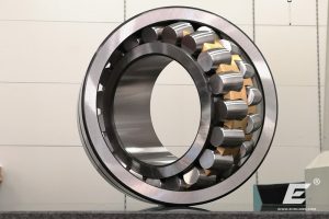 spherical-roller-bearings-cuscinetti-orientabili-rulli-botte-pendelrollenlager-large-size-сферические-роликоподшипники-010