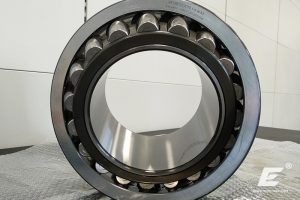 spherical-roller-bearings-cuscinetti-orientabili-rulli-botte-pendelrollenlager-large-size-сферические-роликоподшипники-011
